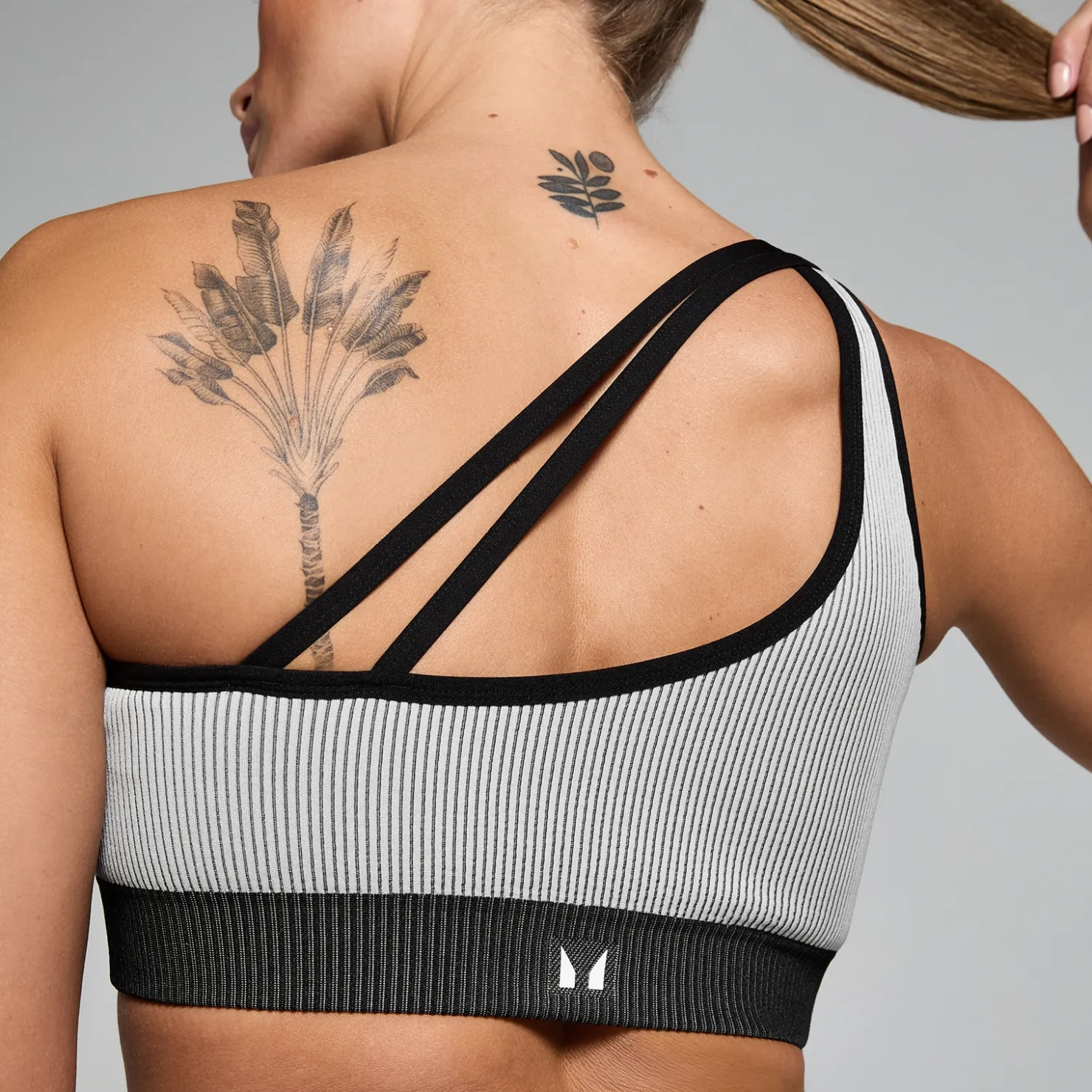 MYPROTEIN MP Damen Contrast Rib Nahtloser Sport-BH – Schwarz/Grau*Damen Sports Bras