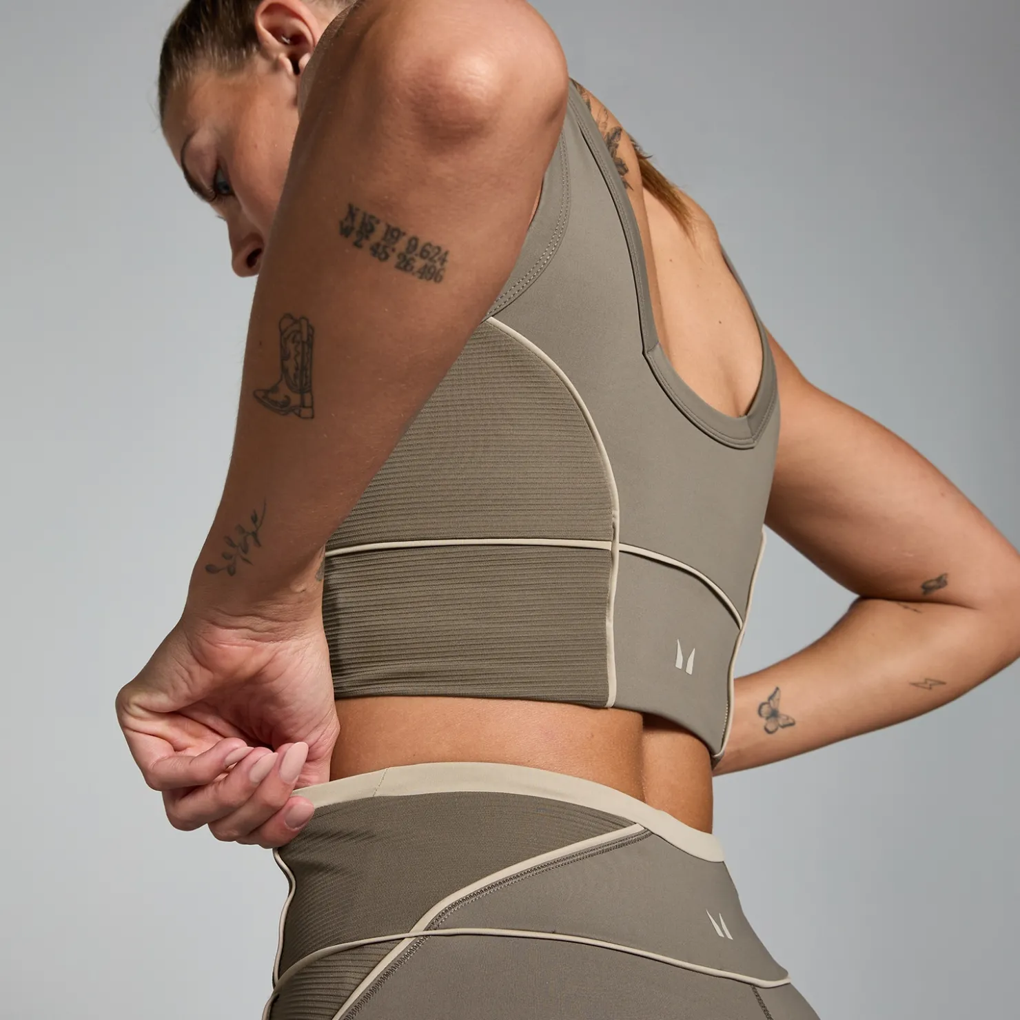 MYPROTEIN MP Damen Tempo Contrast Texture Sport-BH – Espresso*Damen Sports Bras