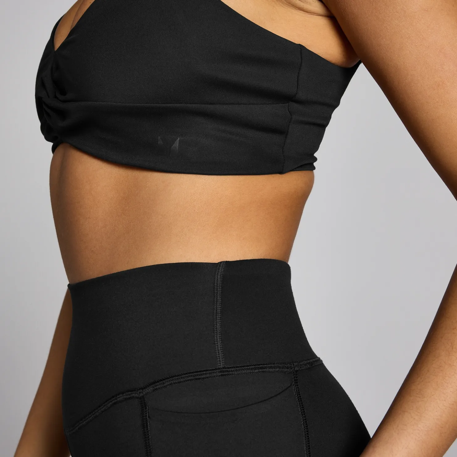 MYPROTEIN MP Women's Lifestyle Twist Front Sports Bra*Damen Sports Bras